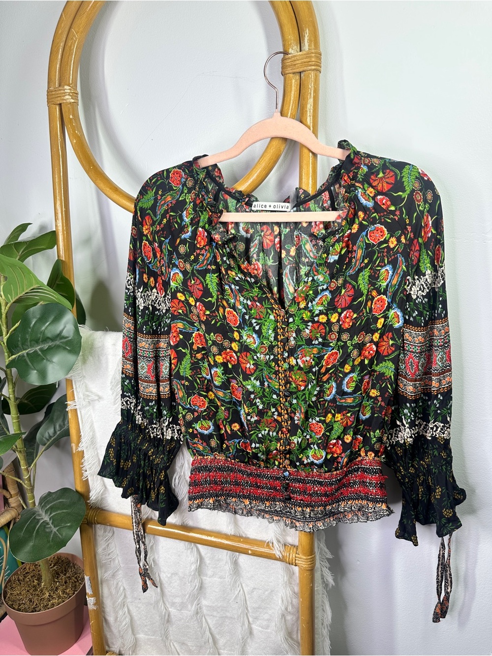 Alice + Olivia Kora Smocked Peasant Top Paradise Multi sz L - Picture 3 of 8